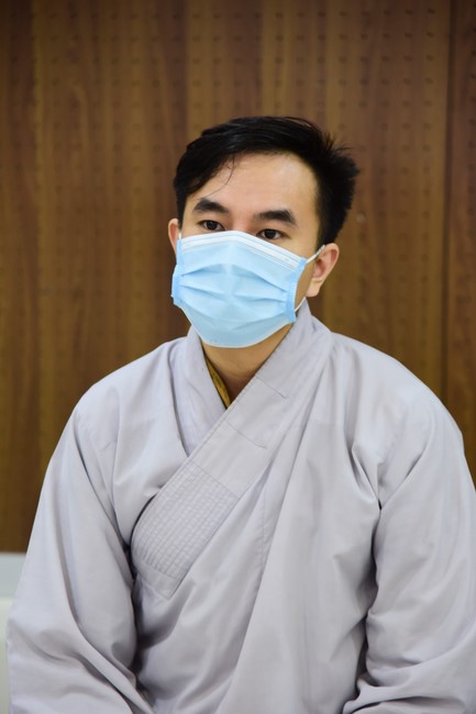 Taking comments to complete recording visual images in the rain season retreat